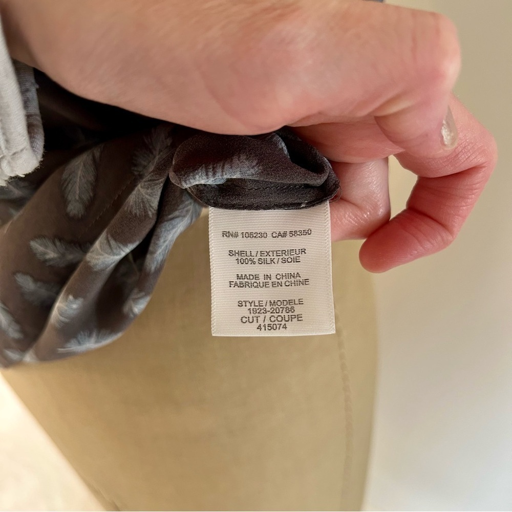 Joie Women’s Silk Dark Gray Brown Feather Print Tank Top Sz S - Picture 6 of 11
